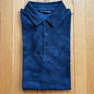 Travis Mathew Men’s Short Sleeve Performance Polo Shirt Medium Blue Camo Cloud
